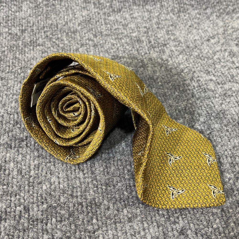 *Valentino Cravatte Men's  100% Silk Foulard Necktie